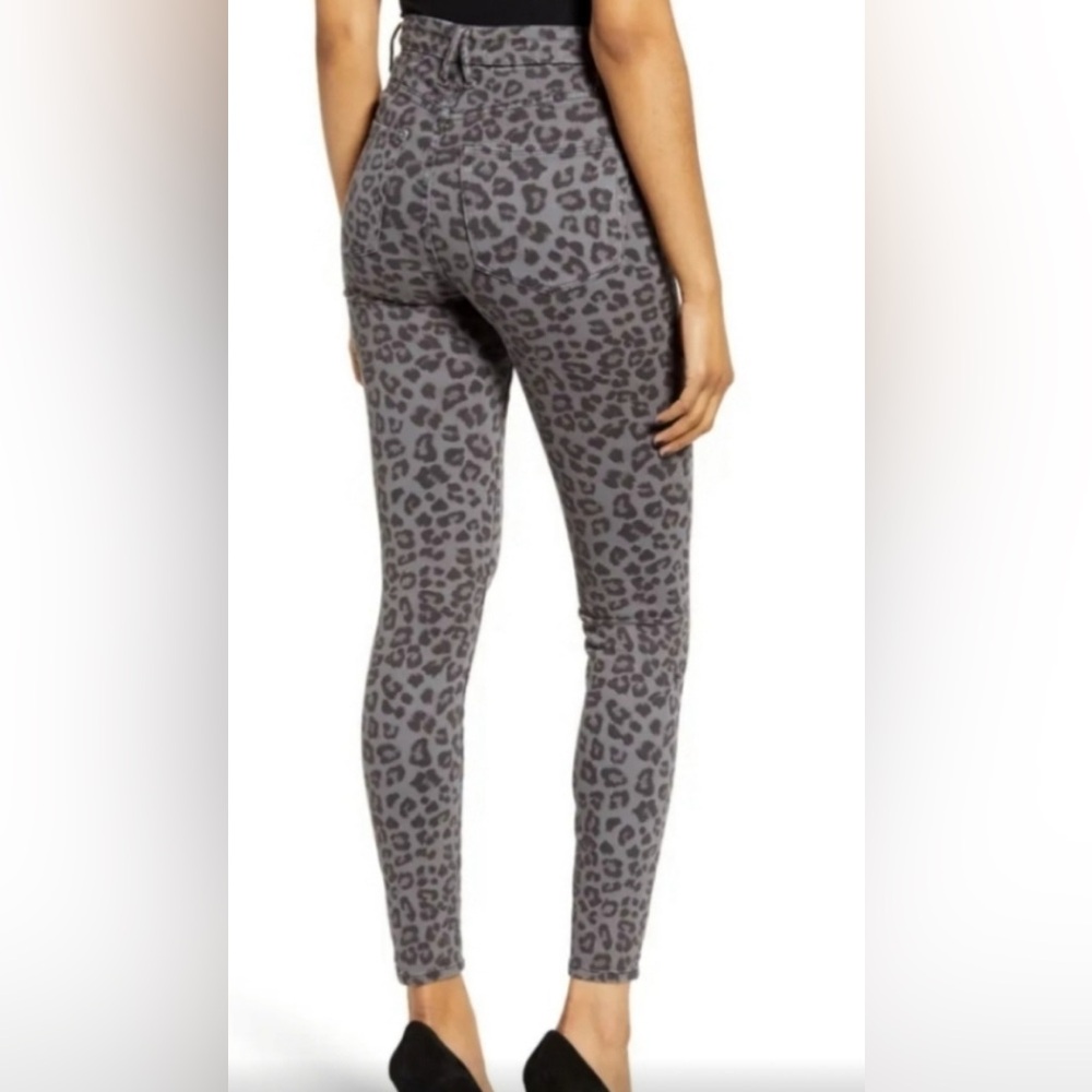 GOOD AMERICAN Good Legs Leopard Print Jeans | Gray & Black